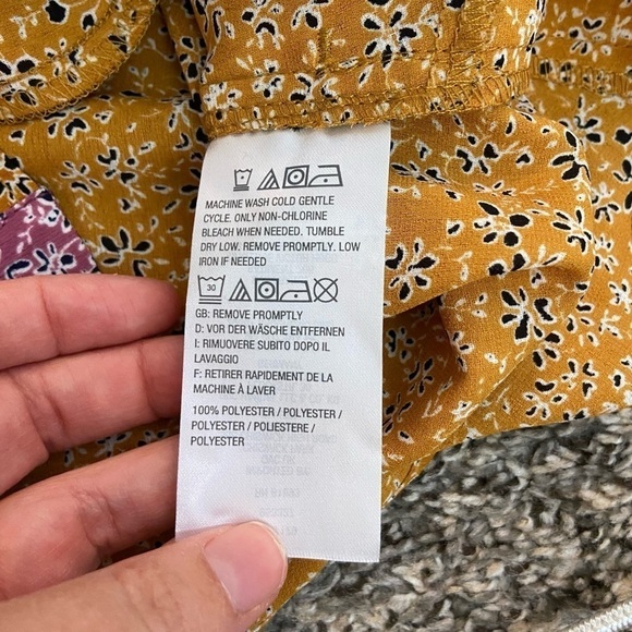 LOGO LORI GOLDSTEIN • Women’s Two Tone Button Front Blouse With Ruffles Size S - Picture 6 of 6